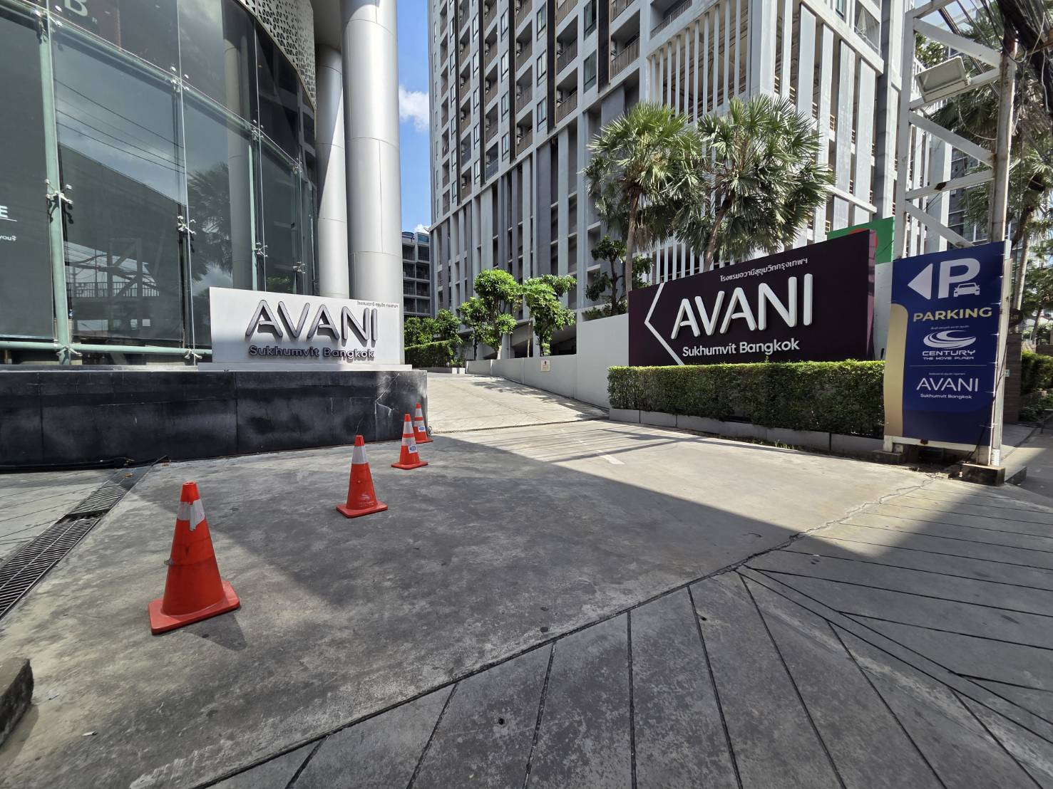 Avani Skhumvit Bangkok Hotel Parking