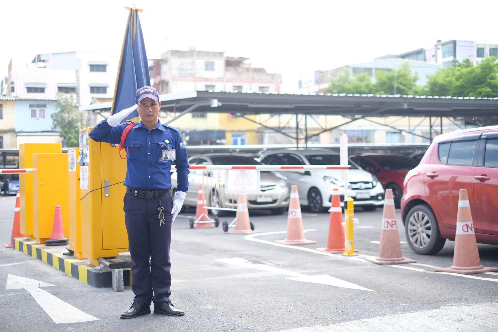 BTS Krungthoburi Parking