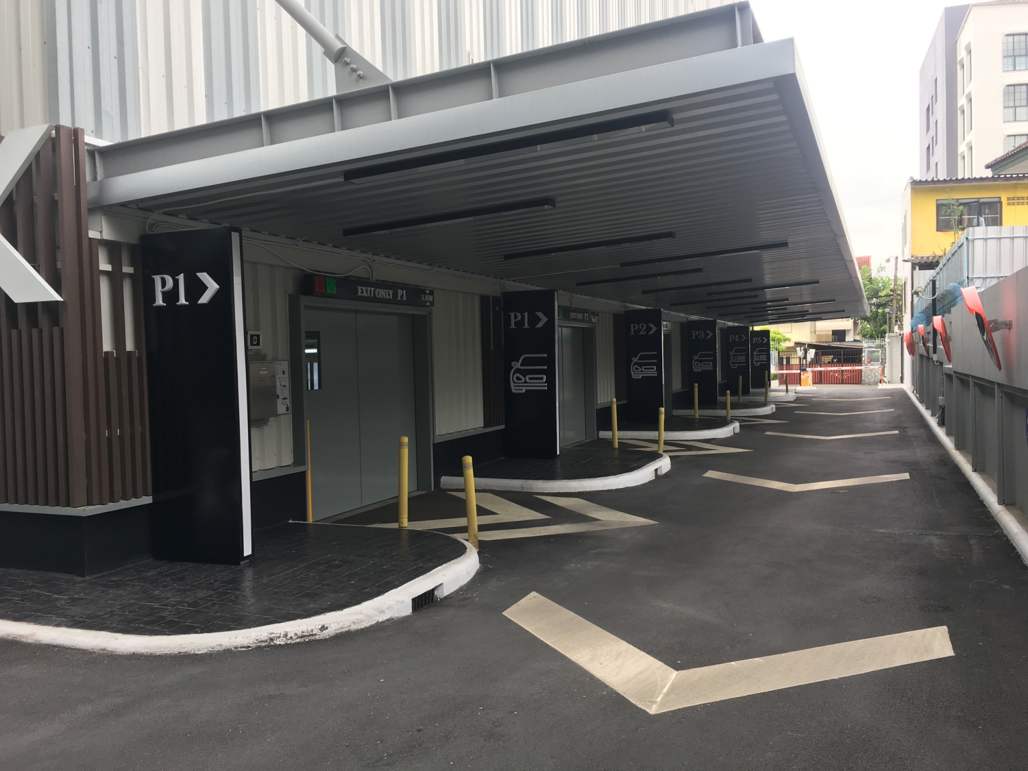 Somerset Ekkamai Parking