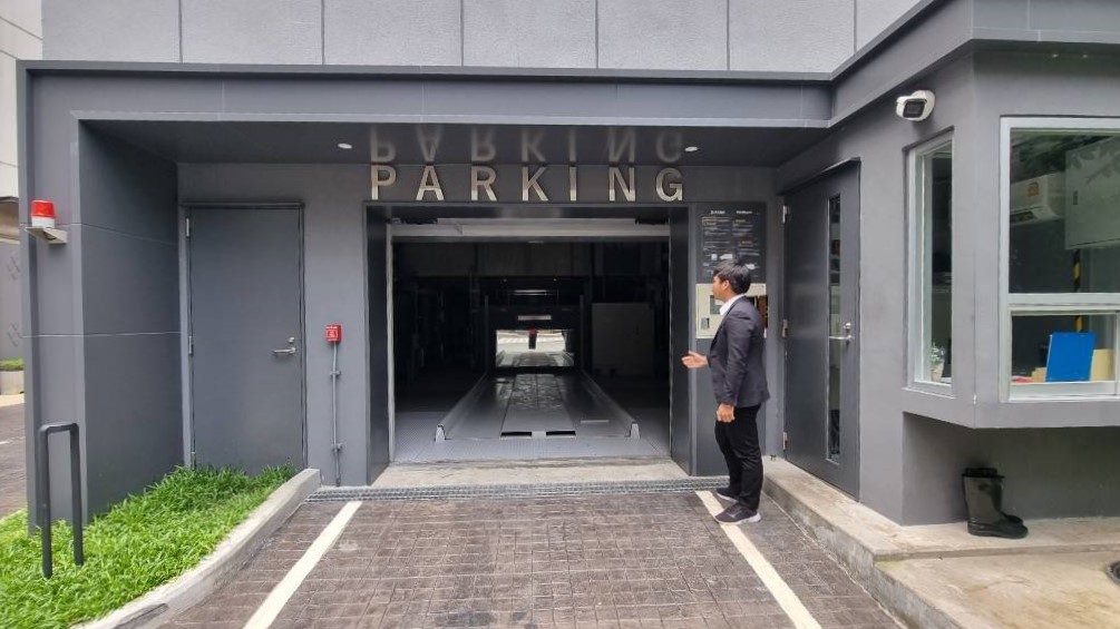 Nishitetsu Hotel Croom Bangkok Silom Parking