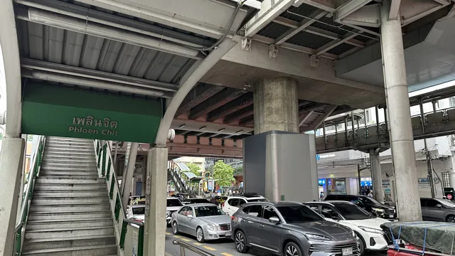 BTS Phloen Chit station