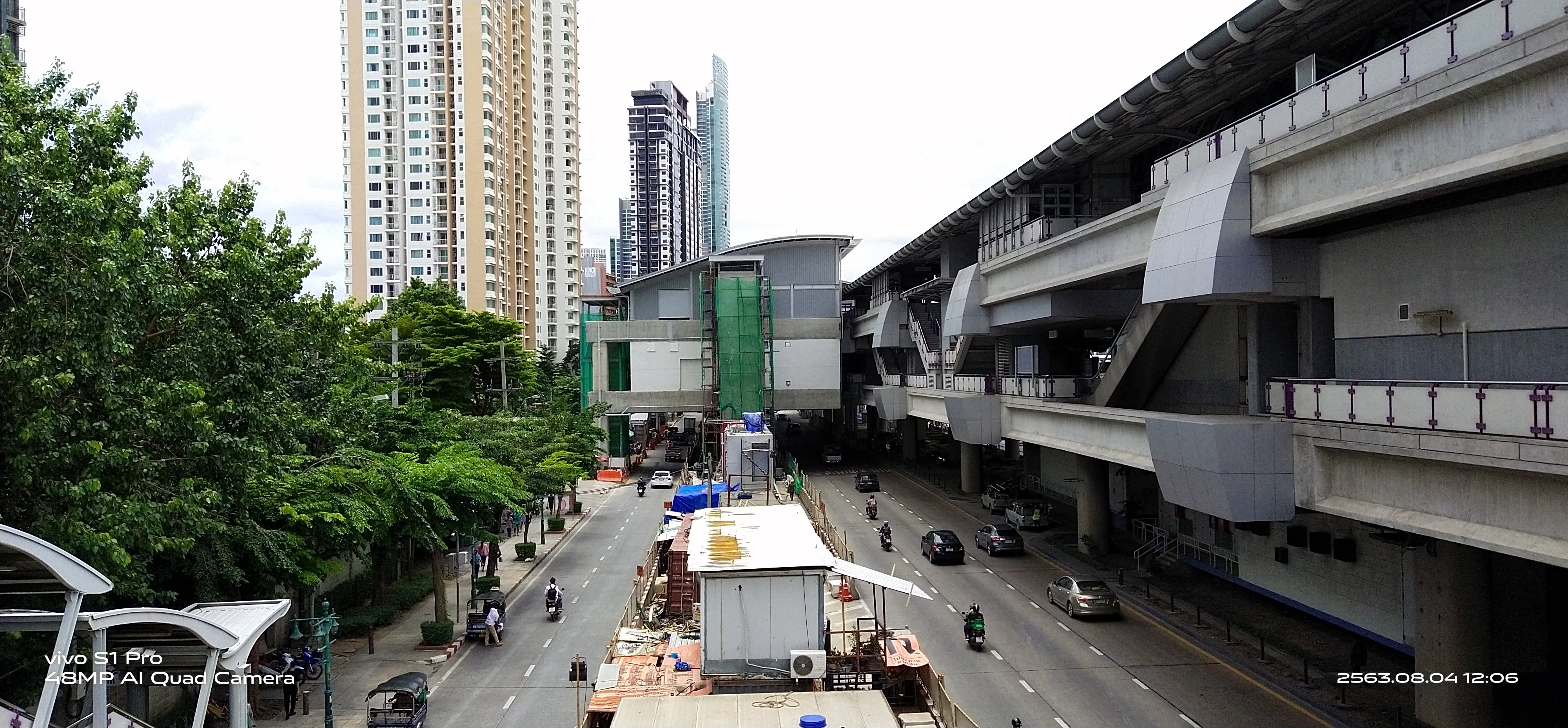 BTS Krung Thon Buri station — Silom and Gold Line elevated platform