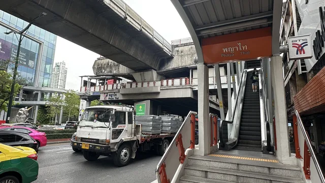 BTS Phaya Thai station platform