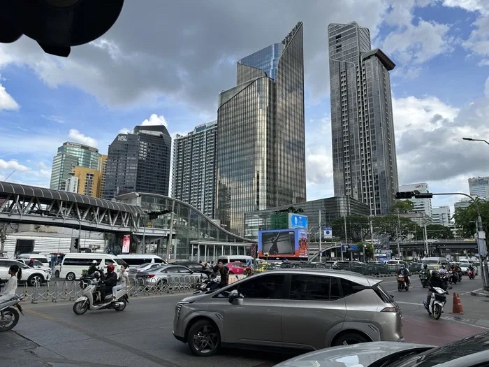 MRT Petchaburi