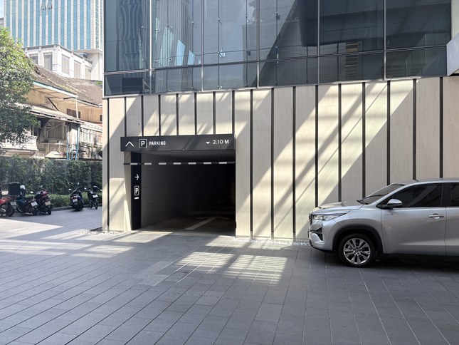 picture of One City Center Parking 004